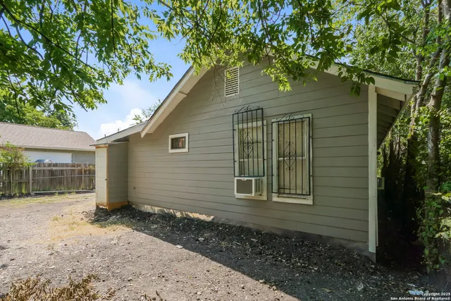 $1,175 | 1819 San Carlos Street, San Antonio, TX 78207