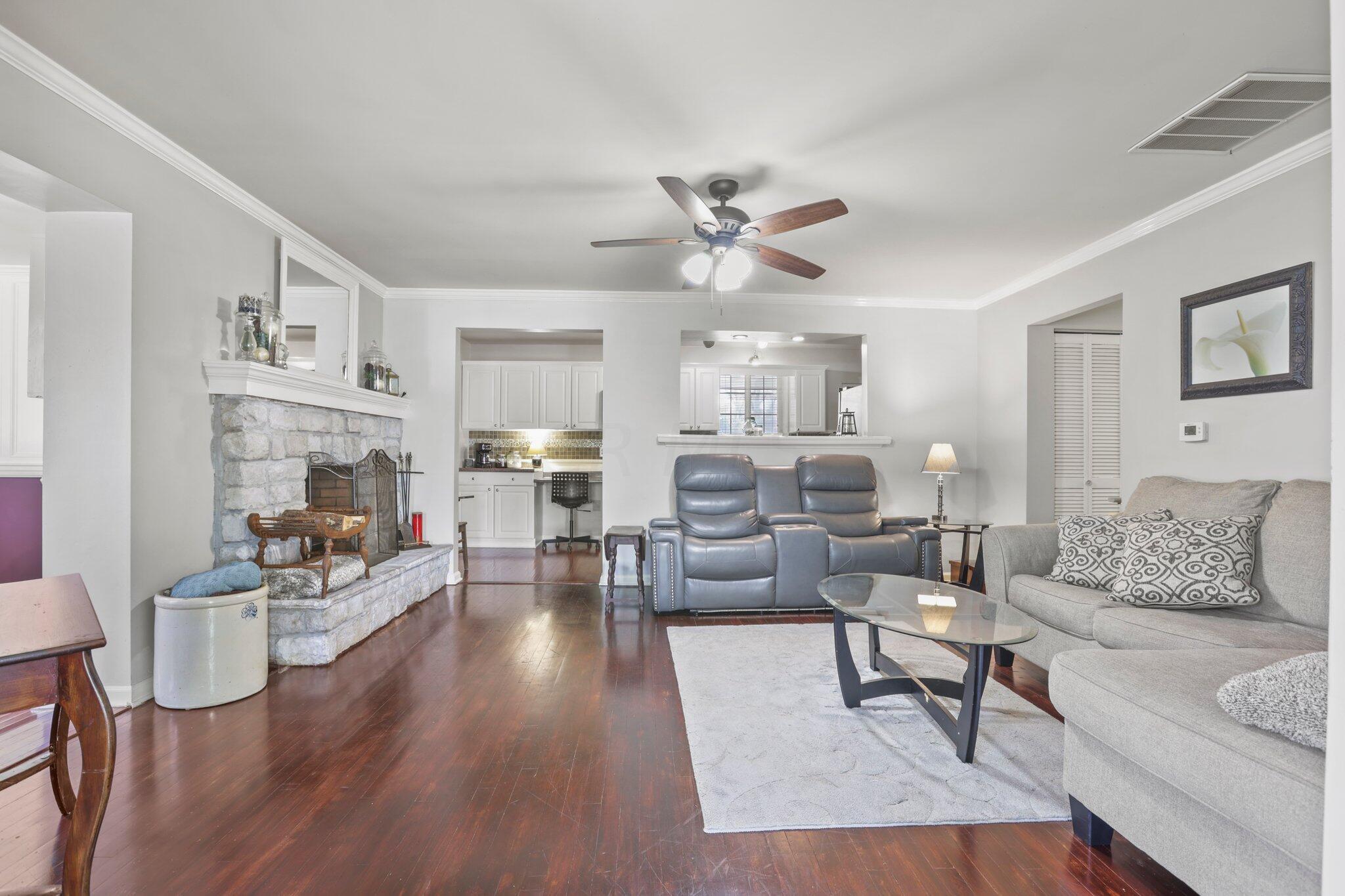 5575 Broadview Road Columbus, OH 43230 - Photo 19 of 66 Family Room