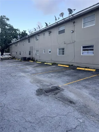$1,950 | 1525 Northwest 19th Terrace, Unit 15, Miami, FL 33125