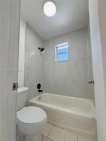 $1,950 | 1525 Northwest 19th Terrace, Unit 15, Miami, FL 33125