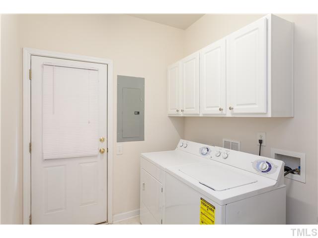 7242 Galon Glen Road Raleigh, NC 27613 - Photo 5 of 17 a utility room with dryer and washer