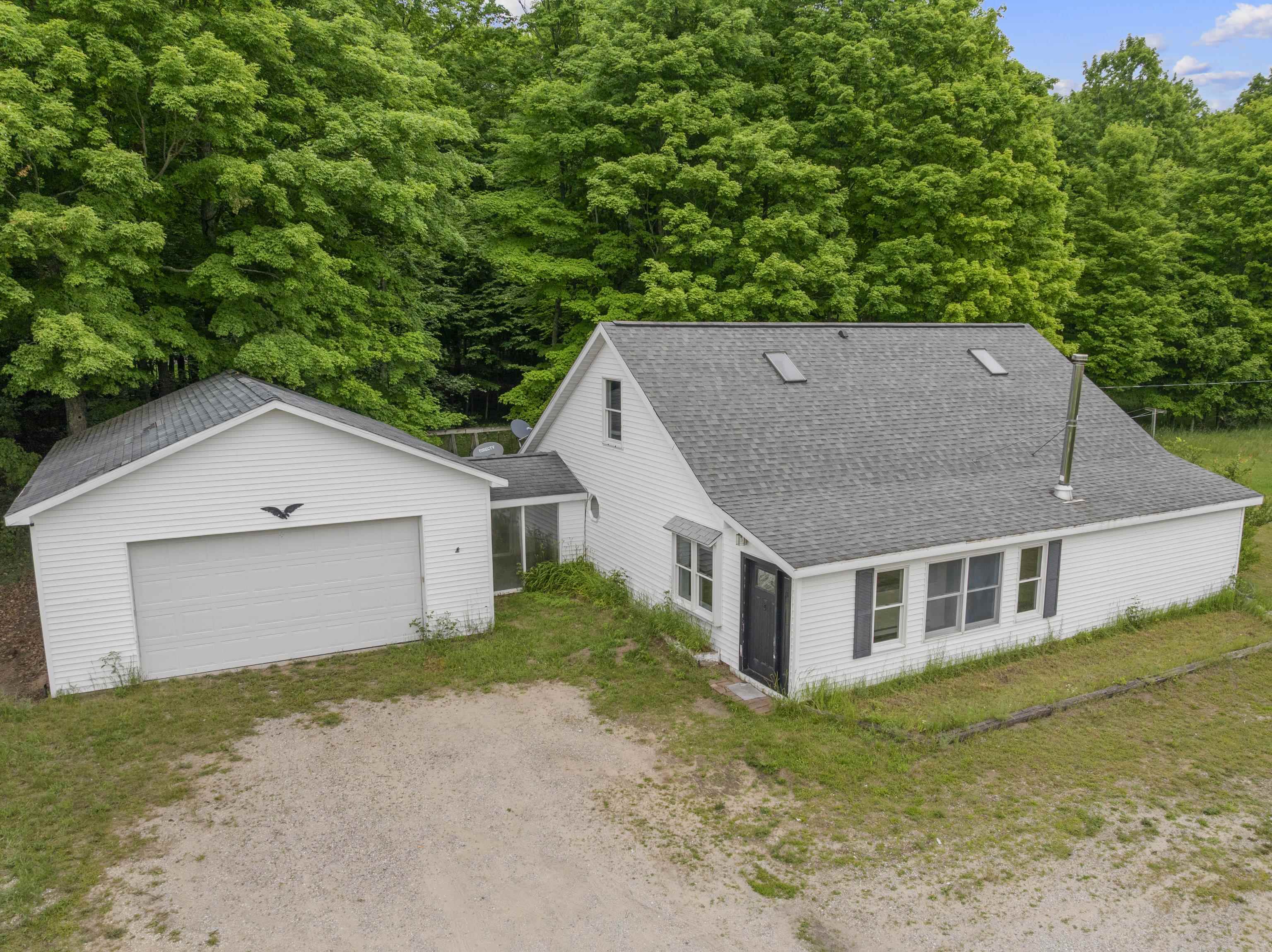10080 Homestead Road Beulah, MI 49617 - Photo 1 of 34 1947355-0fc03b07-5b4b-4e7d-b963-2b82d52137e2.JPG