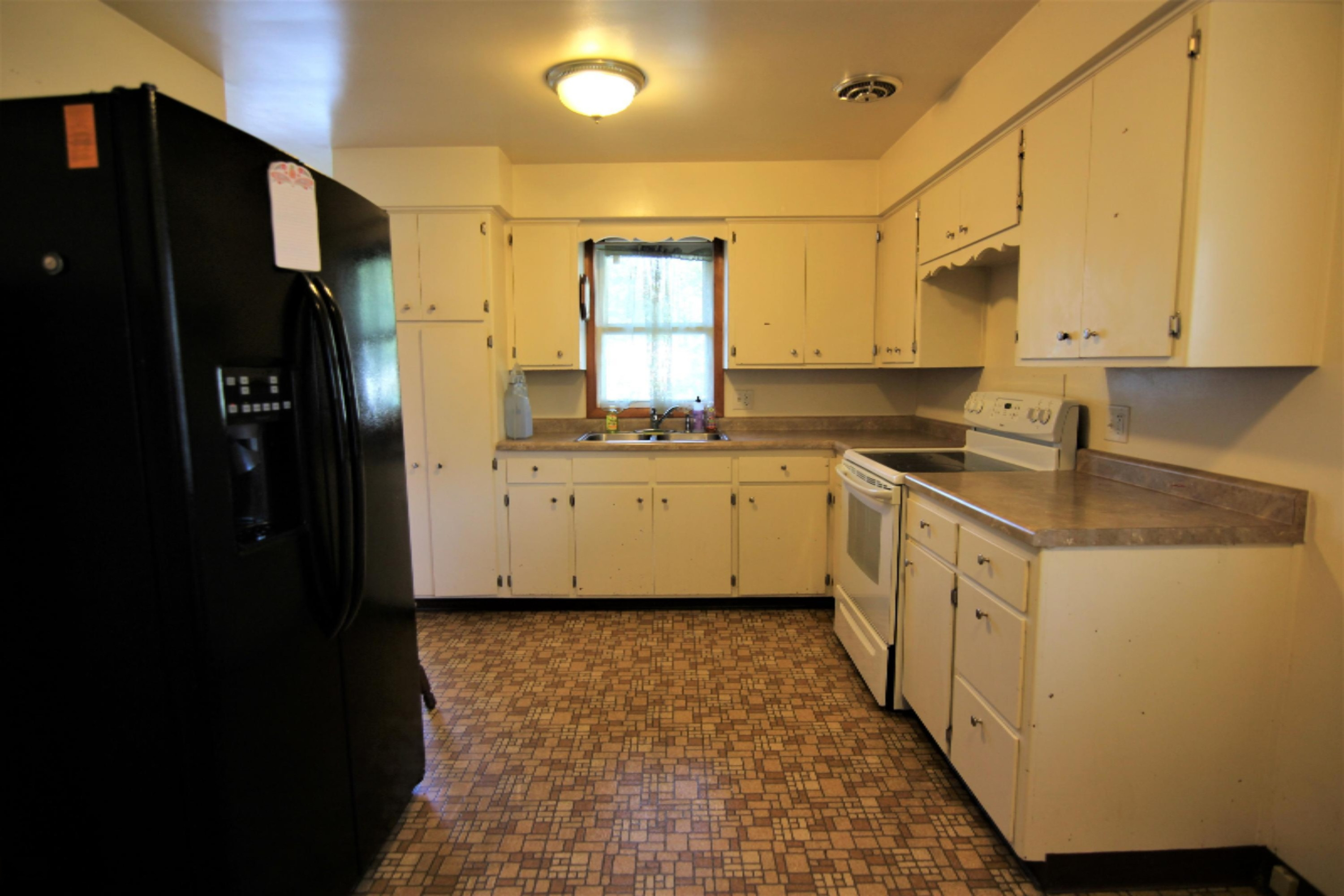 1010 Amherst Road Muskegon, MI 49441 - Photo 3 of 21 Kitchen