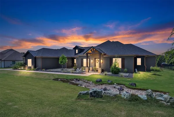 $825,000 | 321 Pear Valley Lane, Burleson, TX 76028