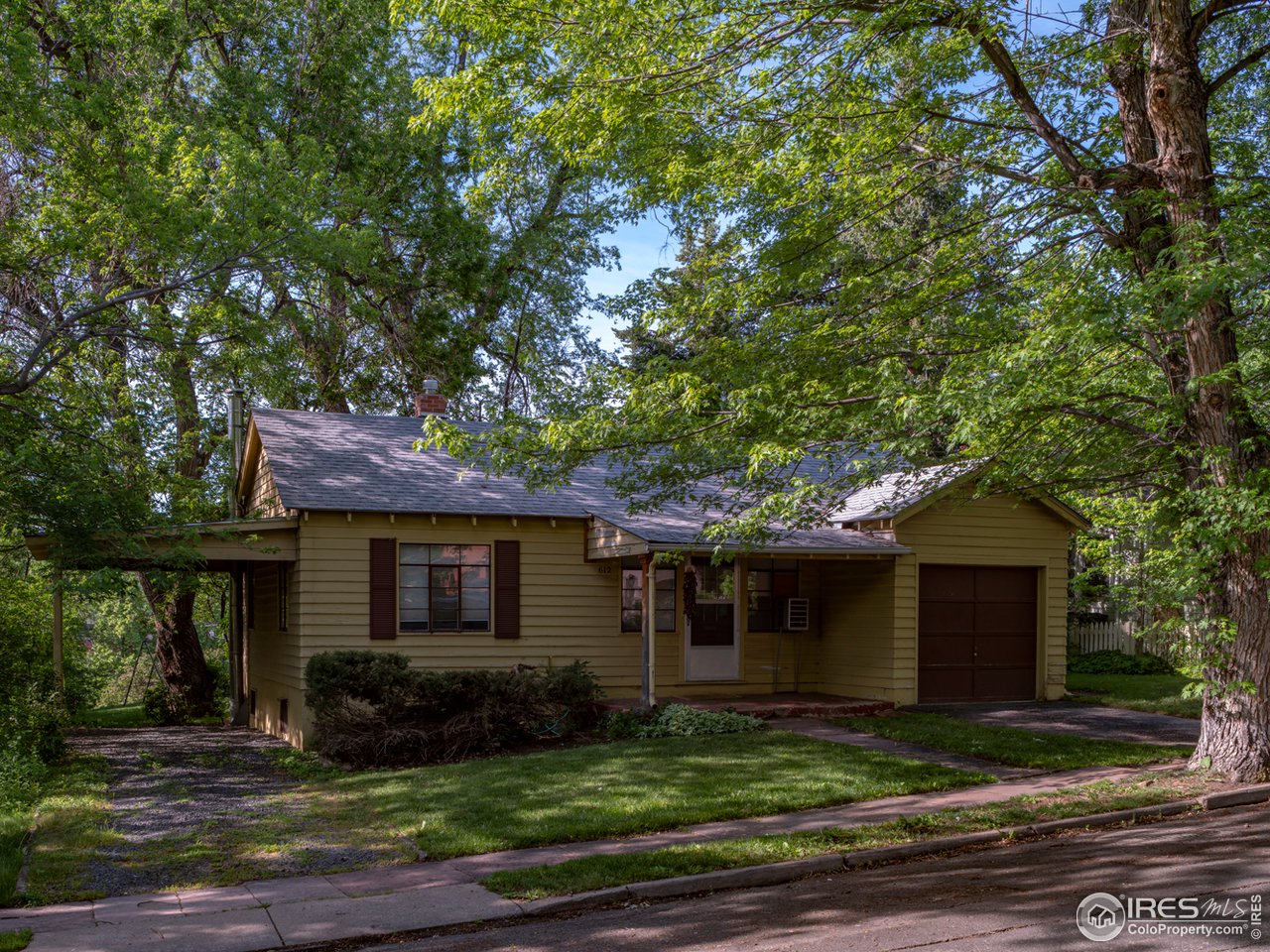 612 Spruce Street Boulder, CO 80302 - Photo 4 of 7 a front view of a house with a garden