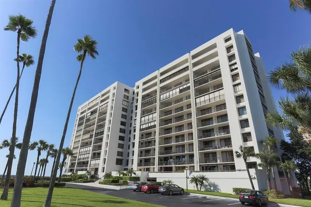 $3,600 | 1460 Gulf Boulevard, Unit 412, Clearwater Beach, FL 33767