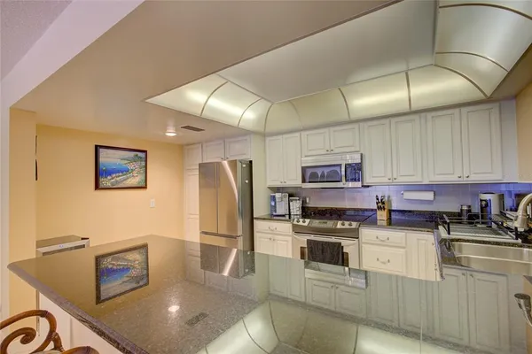 $3,600 | 1460 Gulf Boulevard, Unit 412, Clearwater Beach, FL 33767