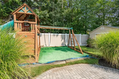 $899,999 | 939 Manor Lane, Bay Shore, NY 11706