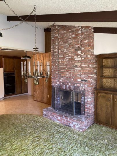 535 West Kevin Court Ridgecrest, CA 93555 - Photo 2 of 19 a view of a livingroom with furniture