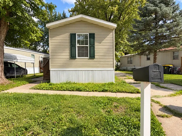 $42,000 | 2300 79th Avenue West, Unit 113, Rock Island, IL 61201