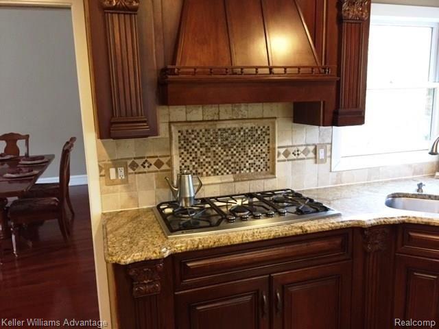 5259 Park Ridge Drive West Bloomfield, MI 48323 - Photo 6 of 39