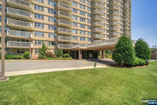 $189,000 | 555 North Avenue, Unit 12A, Fort Lee, NJ 07024