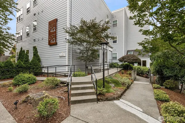 $270,000 | 6547 42nd Avenue Southwest, Unit 205, Seattle, WA 98136