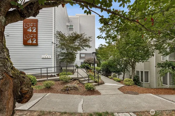 $270,000 | 6547 42nd Avenue Southwest, Unit 205, Seattle, WA 98136
