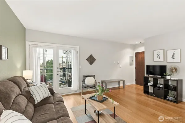 $270,000 | 6547 42nd Avenue Southwest, Unit 205, Seattle, WA 98136