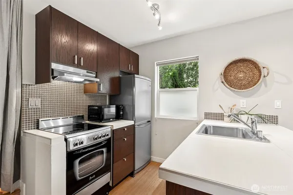 $270,000 | 6547 42nd Avenue Southwest, Unit 205, Seattle, WA 98136