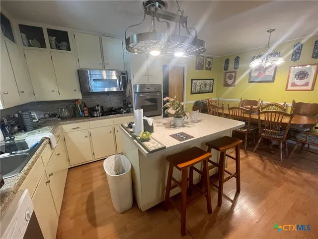 $289,000 | 880 West Merriweather Street, New Braunfels, TX 78130