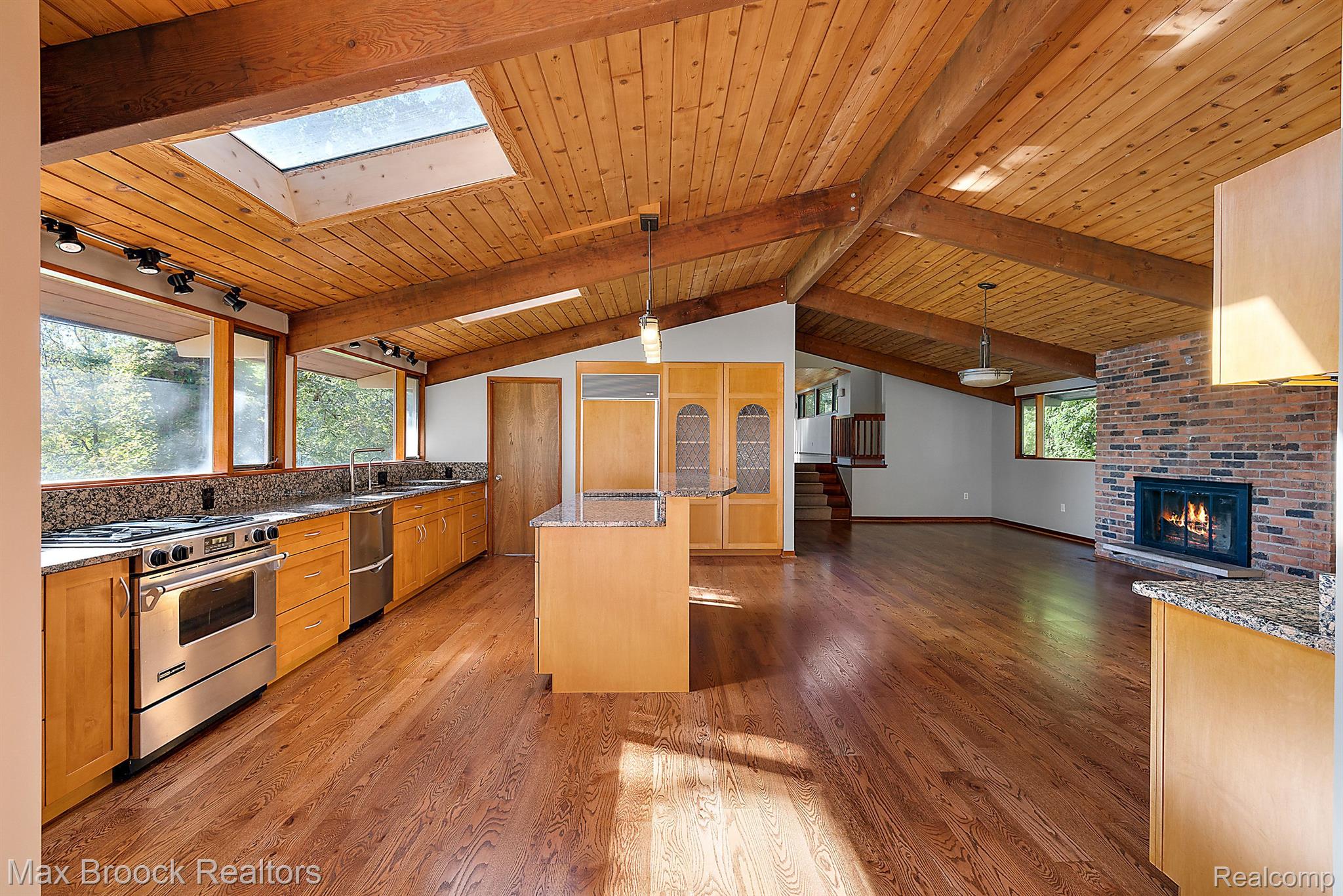 4480 Commerce Road West Bloomfield, MI 48324 - Photo 4 of 44 Gallery Image 4