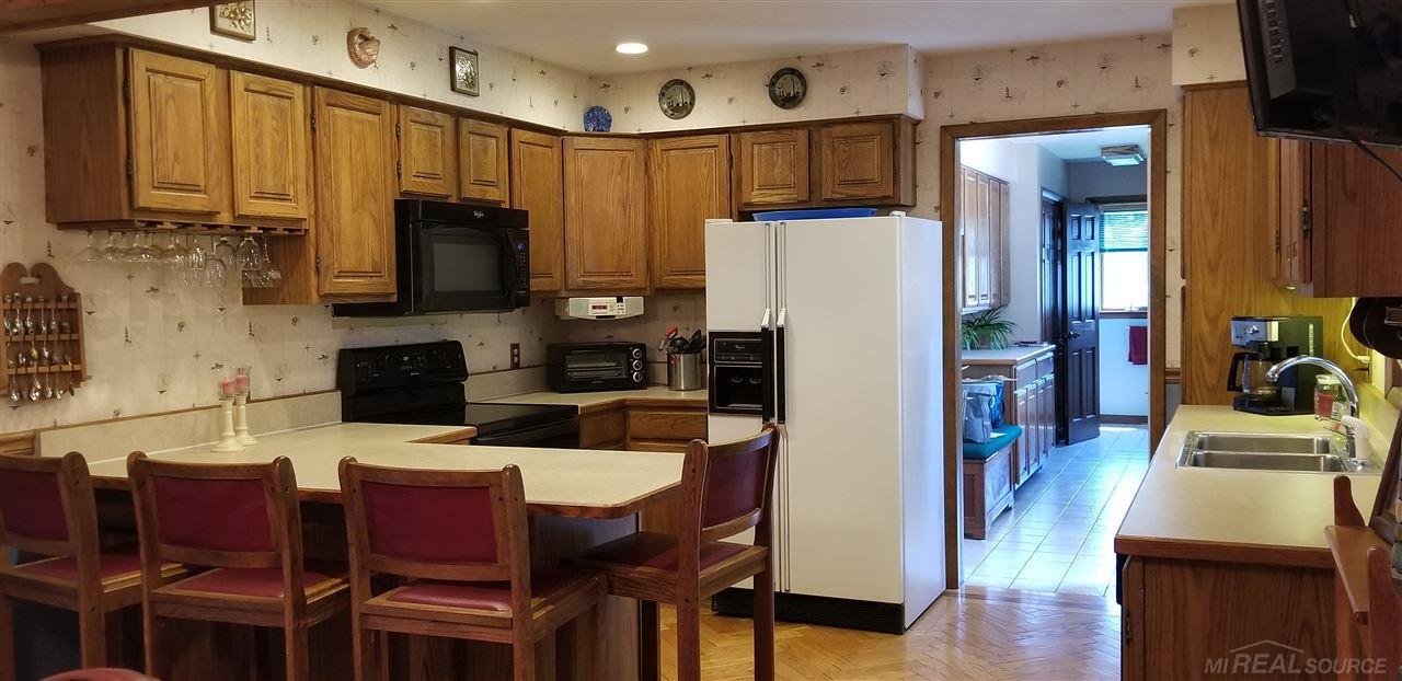 2253 North Lakeshore Road Carsonville, MI 48419 - Photo 15 of 41 31348638-14.JPG