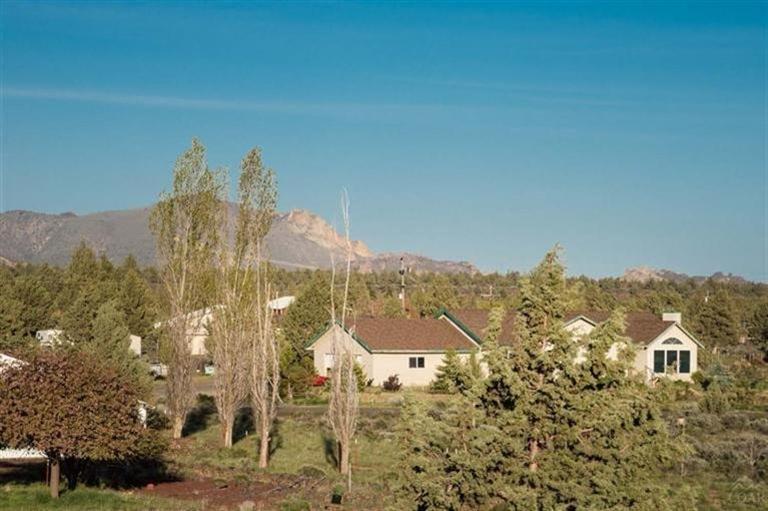 7098 Northwest Rainbow Road Terrebonne, OR 97760 - Photo 17 of 25 Smith Rock from Bonus room deck!