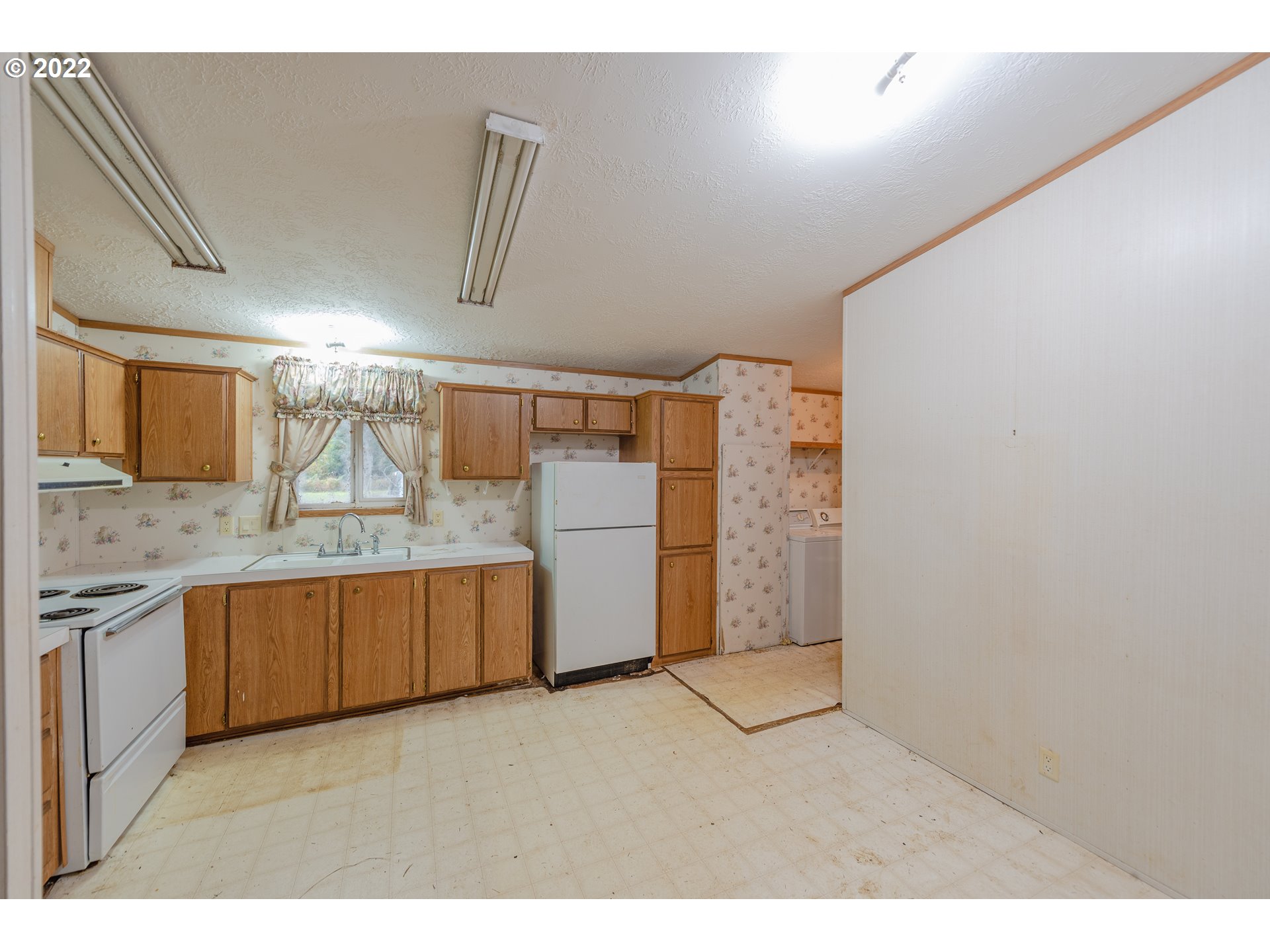 64855 East Bay Road North Bend, OR 97459 - Photo 15 of 30 Gallery Image 15