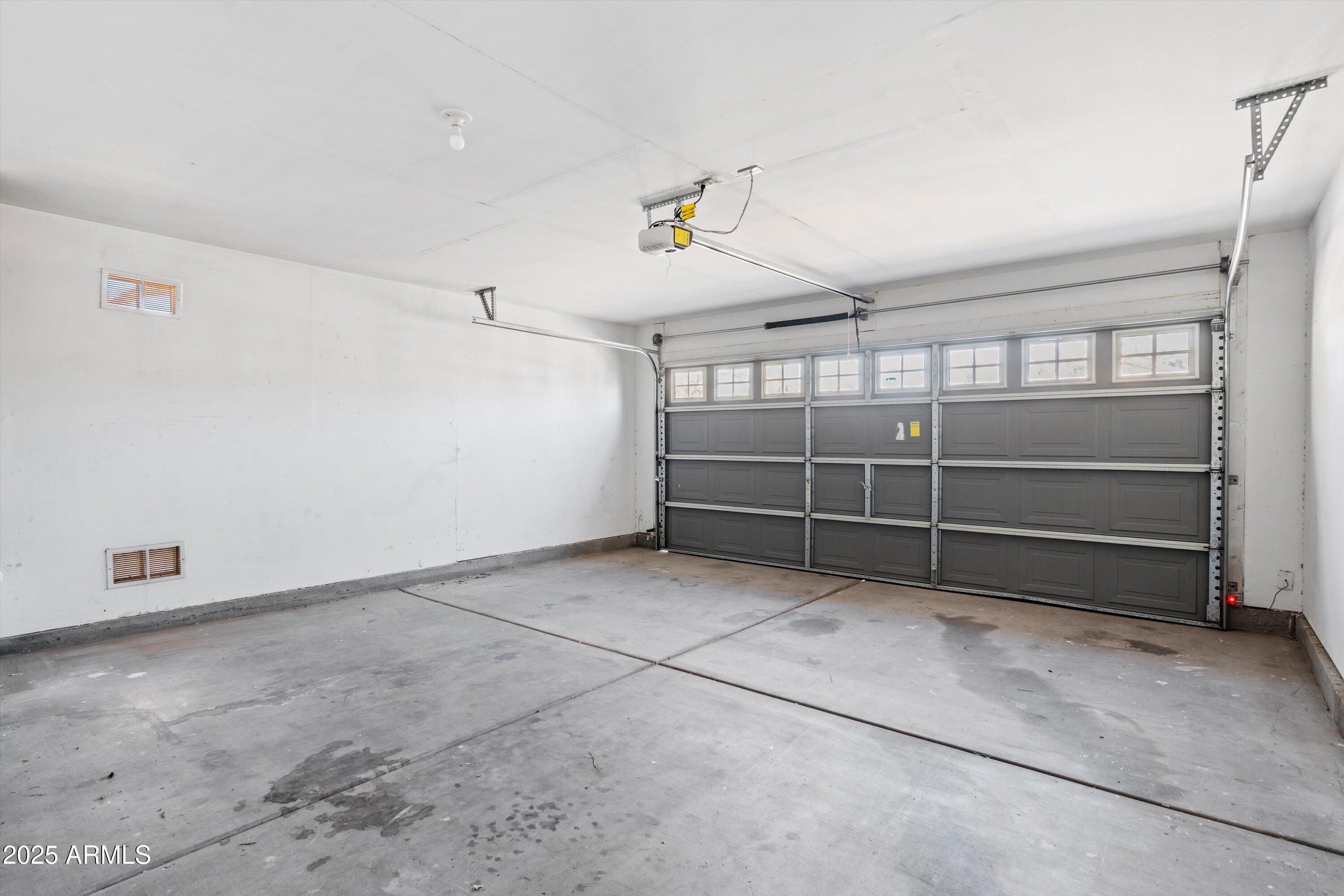 3027 West Red Fox Road Phoenix, AZ 85083 - Photo 20 of 27 22-Garage