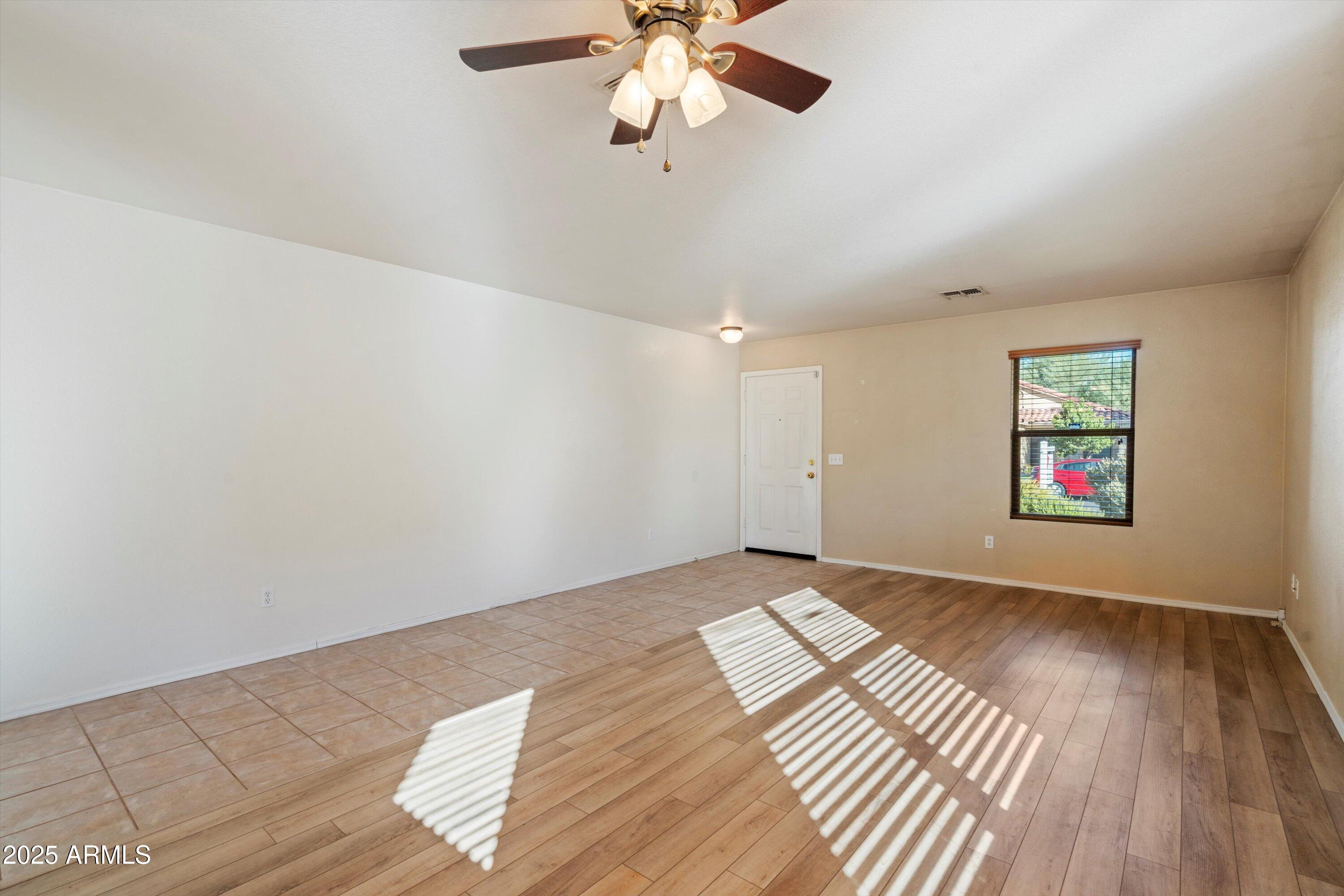 3027 West Red Fox Road Phoenix, AZ 85083 - Photo 6 of 27 06-Main Living Area