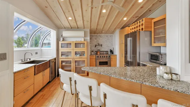 $2,049,000 | 12910 Main Road, East Marion, NY 11939