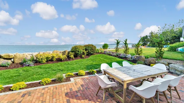 $2,049,000 | 12910 Main Road, East Marion, NY 11939