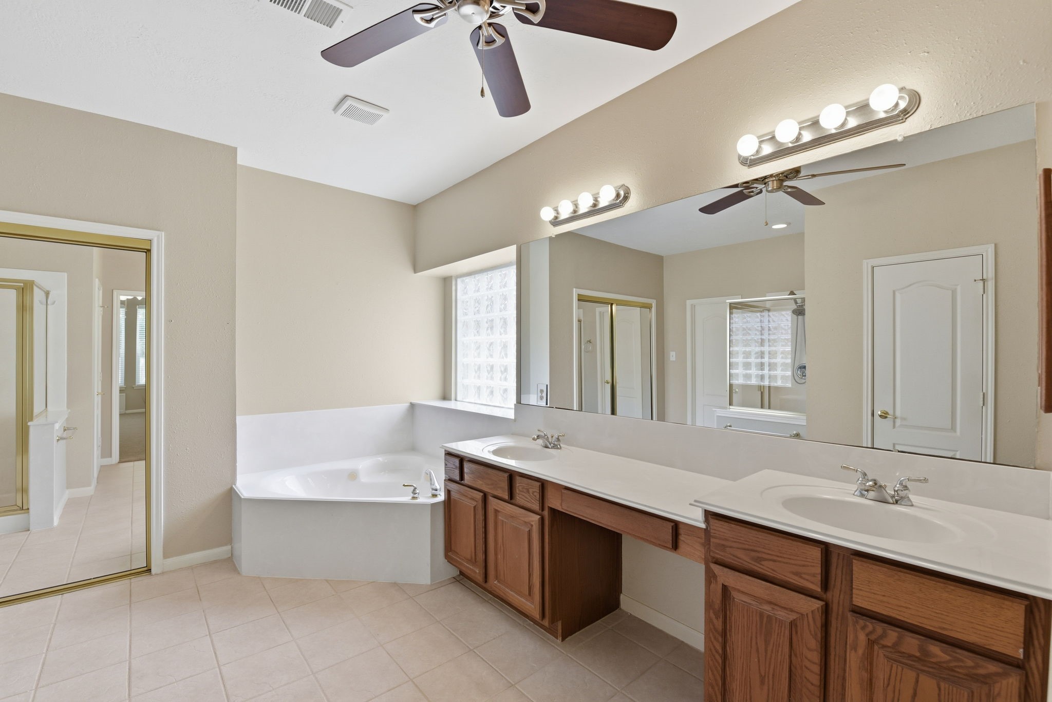 3414 Hackberry Court Spring, TX 77388 - Photo 25 of 50 Two sinks and two separate vanities make this the perfect bathroom for two people getting ready at the same time!