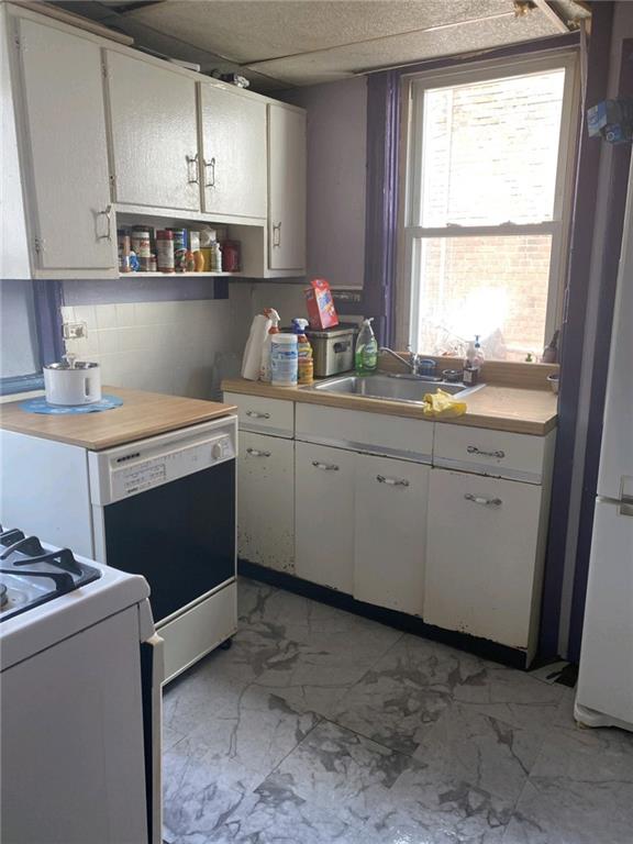 4218 Calvin Street Pittsburgh, PA 15201 - Photo 20 of 25 Rear House Kitchen is 9'x9'.