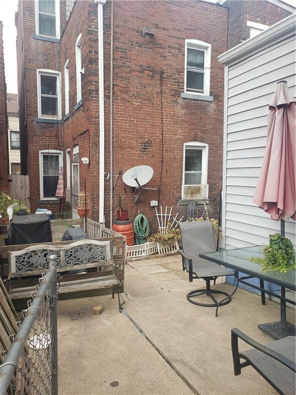 4218 Calvin Street Pittsburgh, PA 15201 - Photo 25 of 25 Full view of the Court Yard from rear to front.