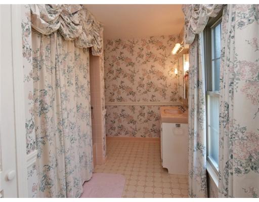 276 Ocean Road Narragansett, RI 02882 - Photo 18 of 19 Bathroom.
