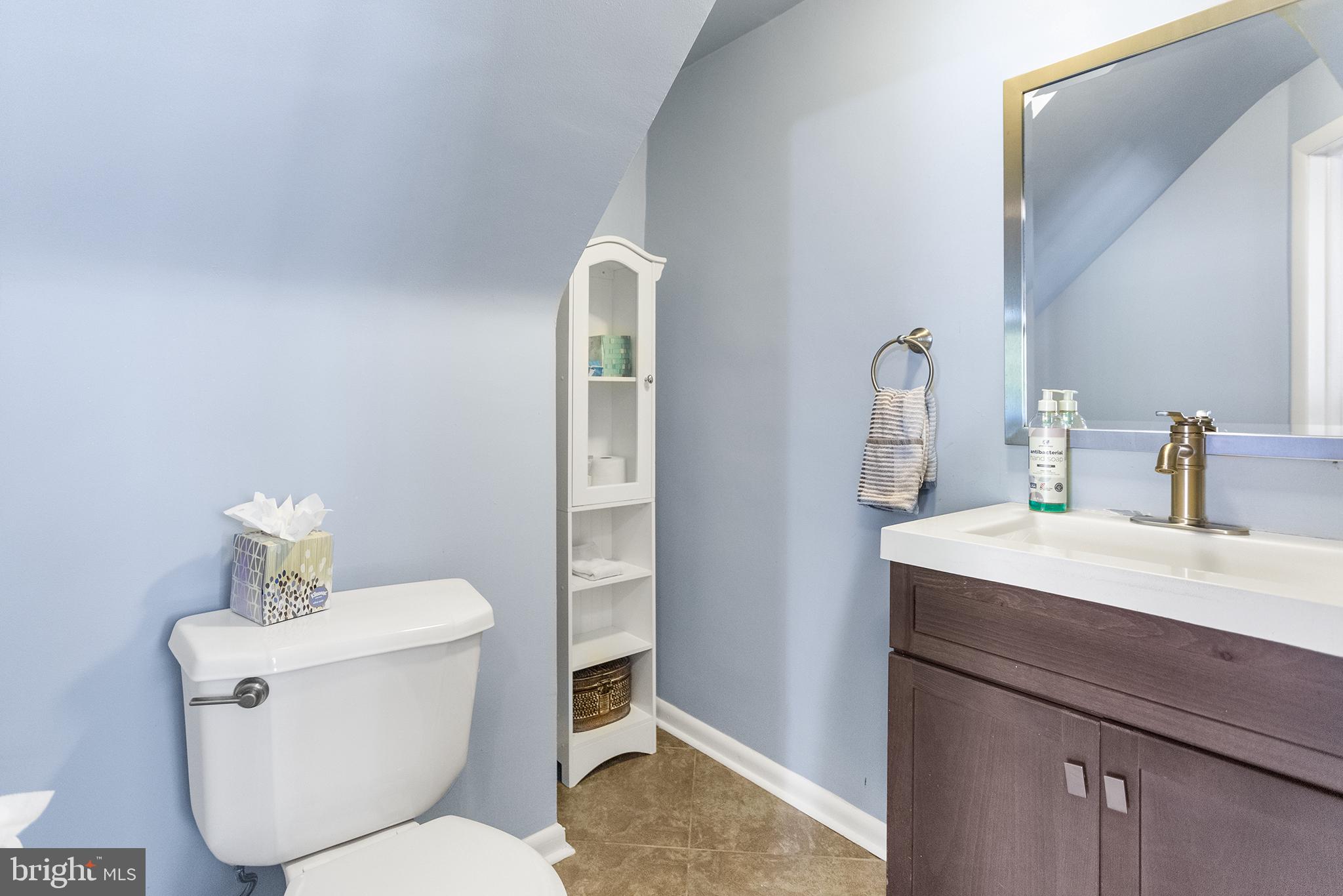 1725 Lawrence Road Havertown, PA 19083 - Photo 22 of 26 a bathroom with a toilet sink and mirror