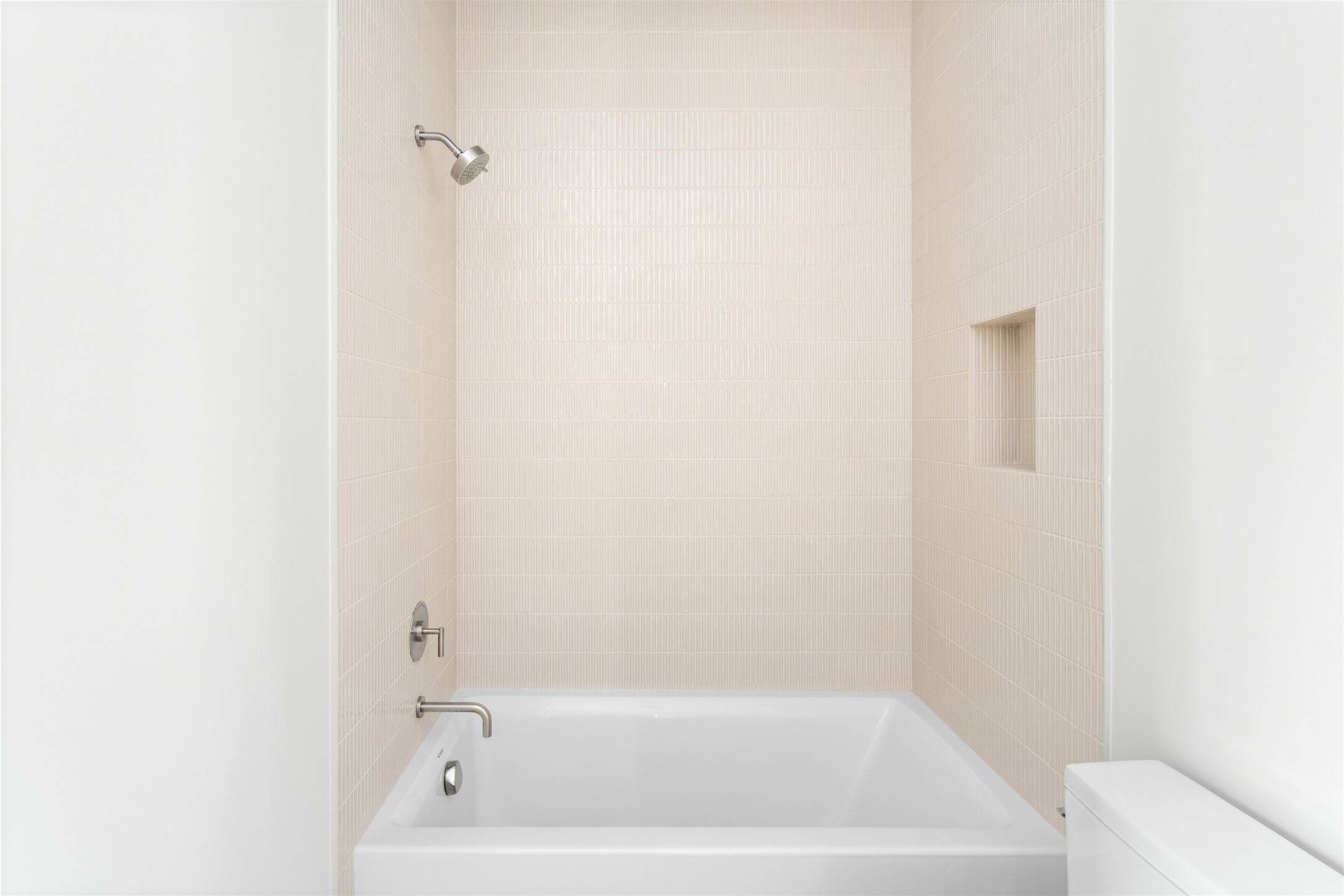 4006 Overbrook Lane Houston, TX 77027 - Photo 35 of 50 Another ensuite secondary bath with tub/shower combo and soft, textural tile surround.