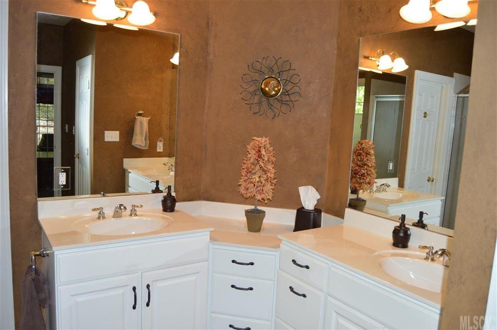 427 Players Ridge Road Hickory, NC 28601 - Photo 3 of 25 Gallery Image 3