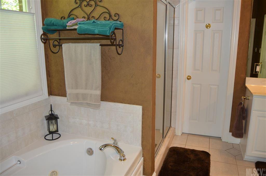 427 Players Ridge Road Hickory, NC 28601 - Photo 4 of 25 Gallery Image 4