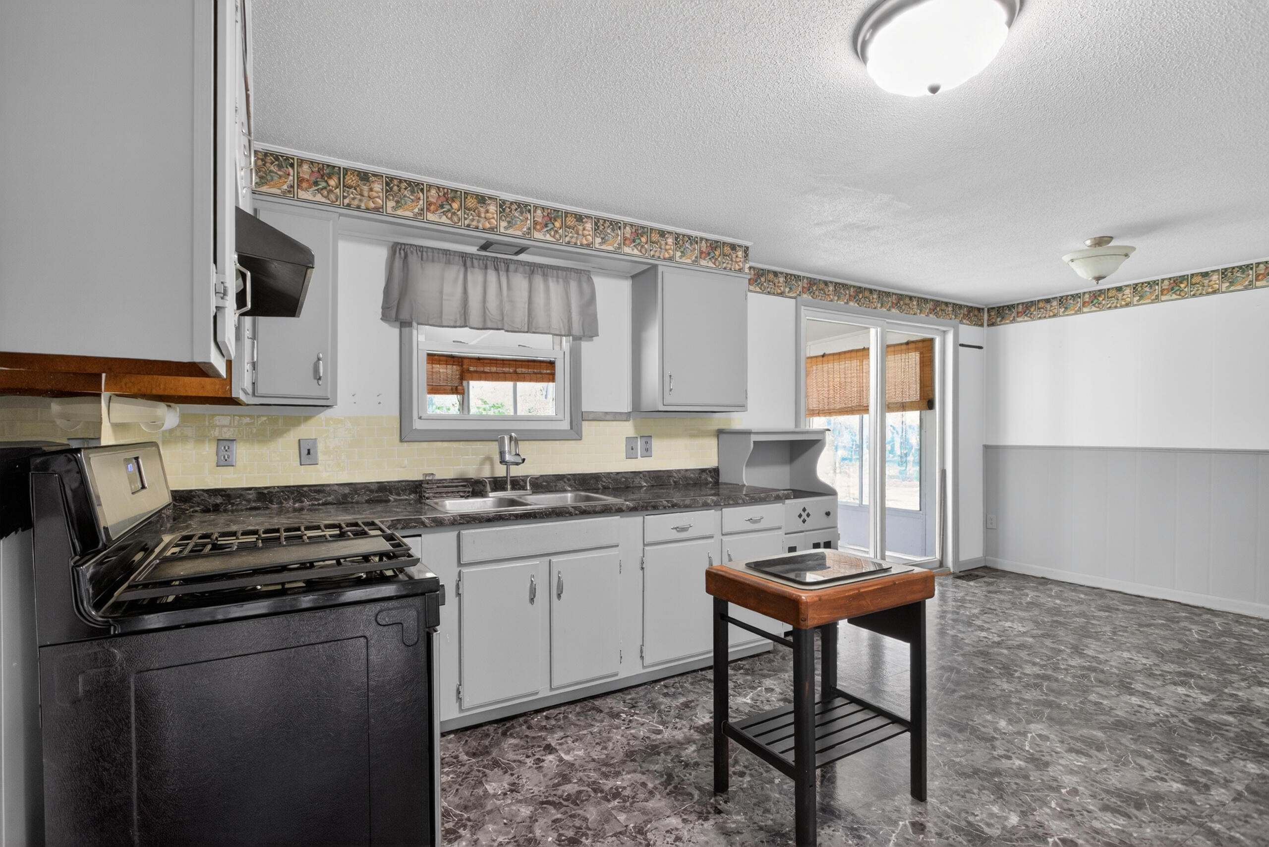 3926 Franklin Road Jackson, MI 49203 - Photo 6 of 50 018_0N0A9309