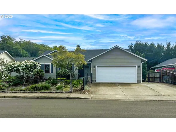 $420,000 | 2409 Southeast Chinaberry Avenue, Roseburg, OR 97470