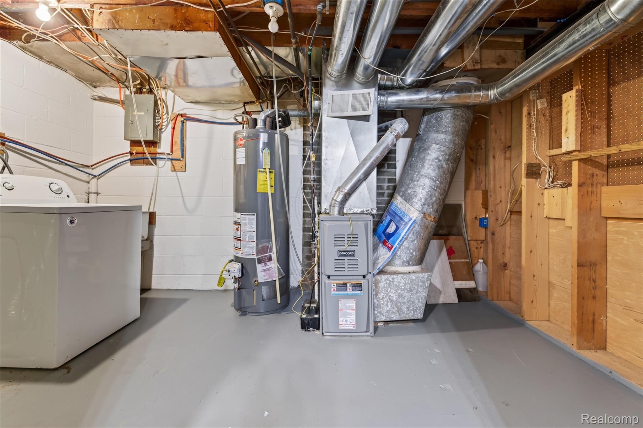 316 Sheffield Avenue Flint, MI 48503 - Photo 27 of 37 26) Basement Laundry.jpg