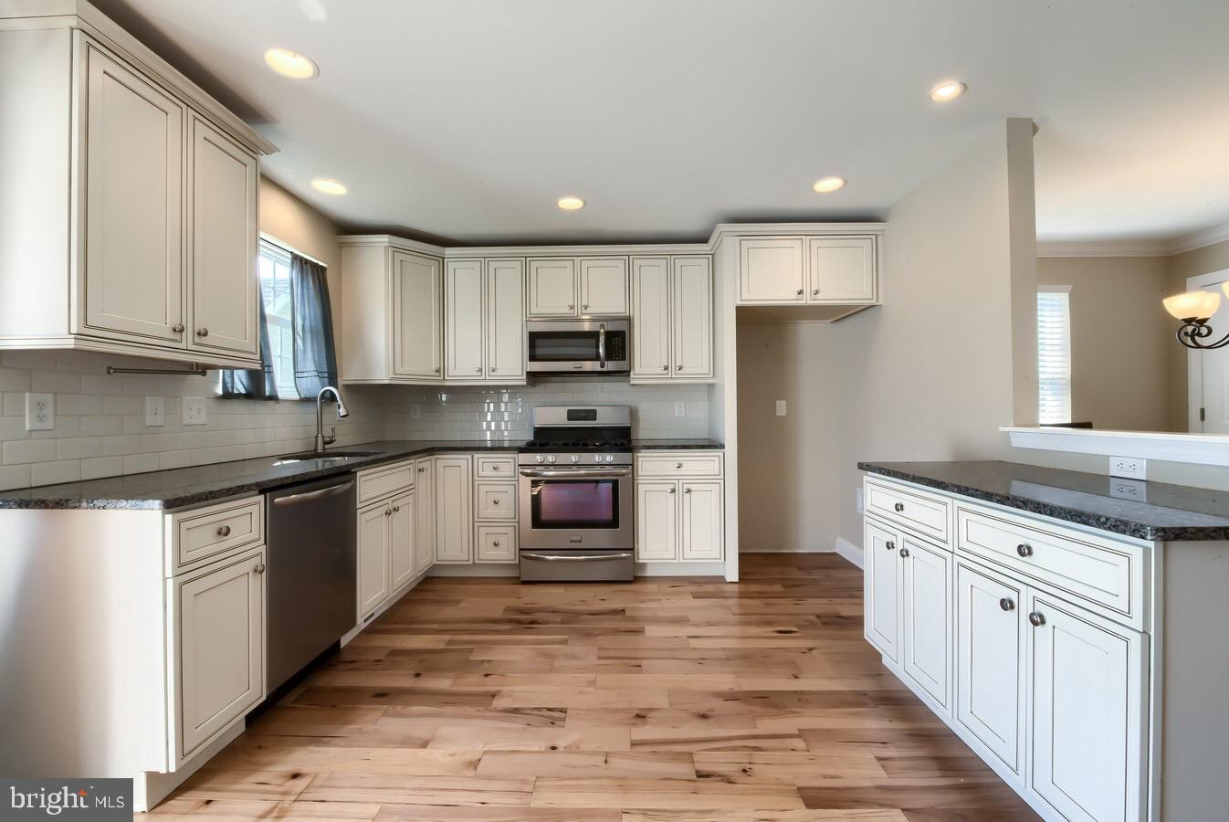 431 Buttonwood Street Delanco, NJ 08075 - Photo 3 of 28 Gallery Image 3