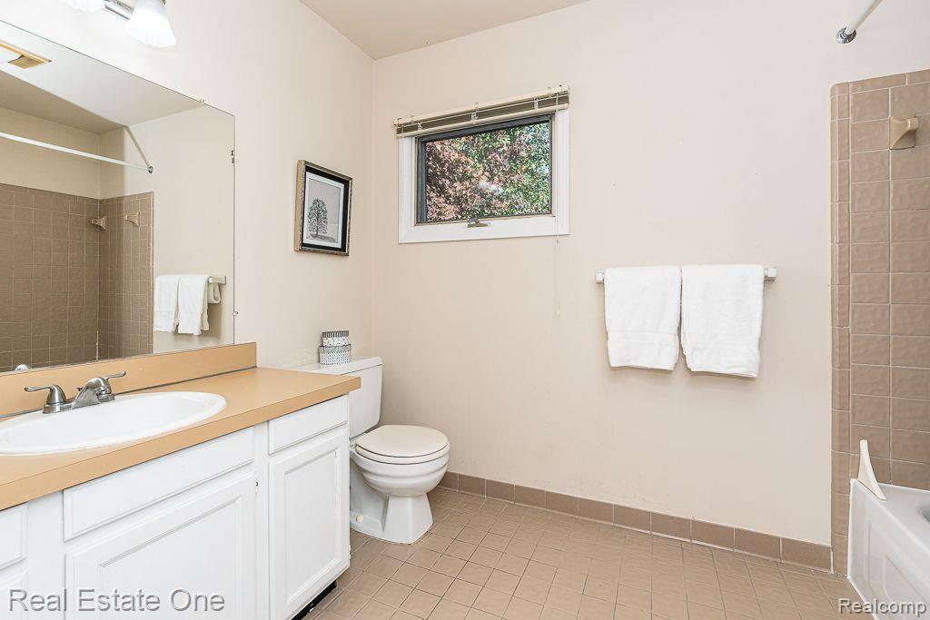 1900 Marcastle Court Rochester, MI 48309 - Photo 20 of 31 Gallery Image 20