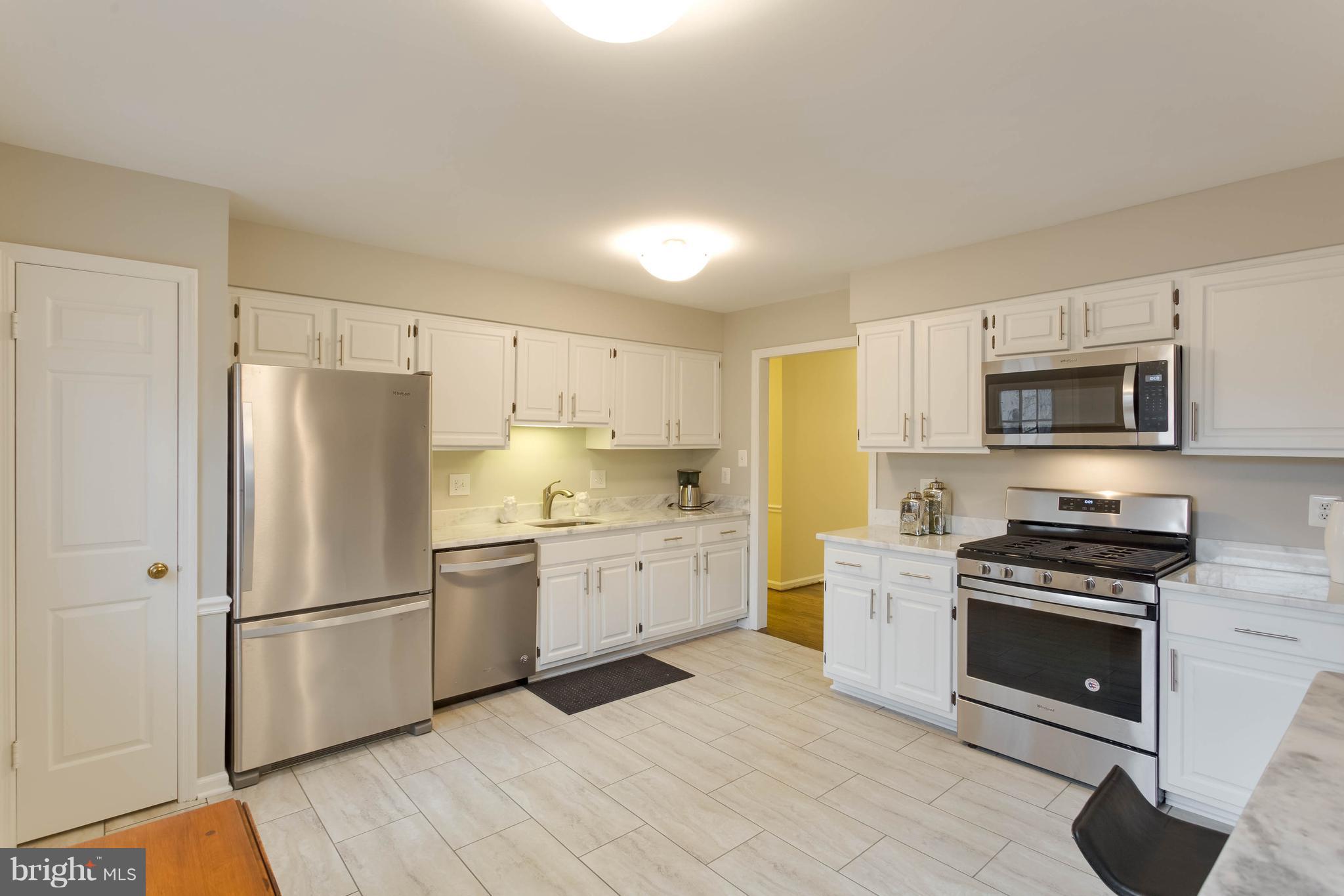 10133 Red Spruce Road Fairfax, VA 22032 - Photo 2 of 25 Kitchen