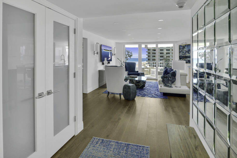 550 South Ocean Boulevard, Unit 704 Boca Raton, FL 33432 - Photo 14 of 66 Entrance hallway