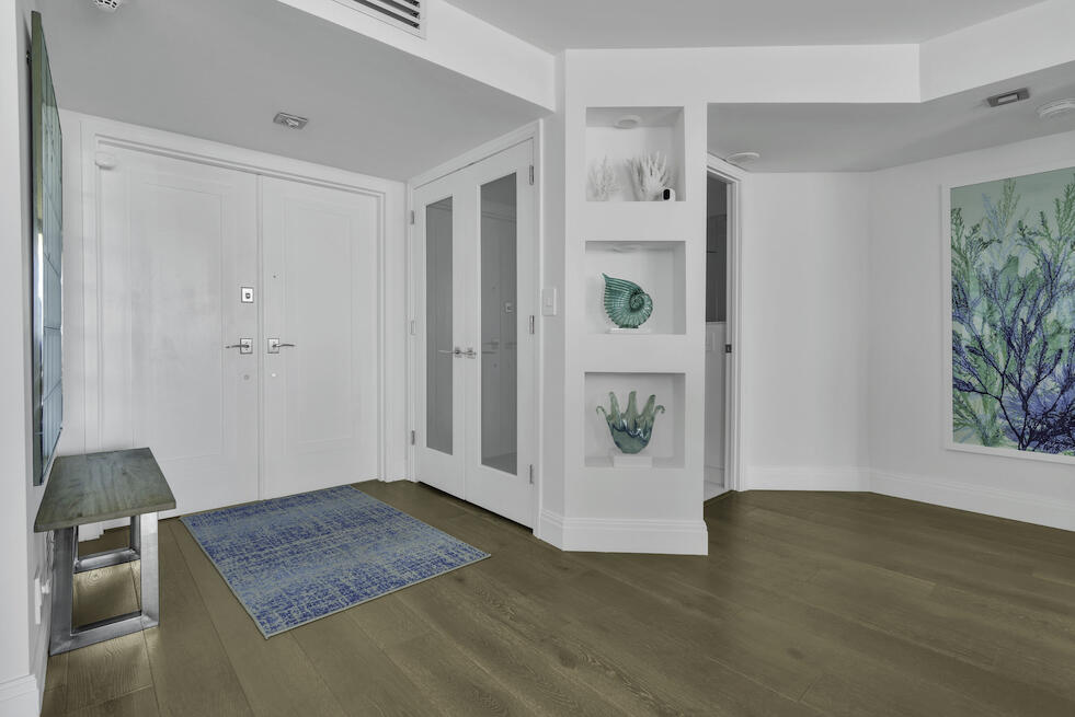 550 South Ocean Boulevard, Unit 704 Boca Raton, FL 33432 - Photo 17 of 66 Entrance Niche