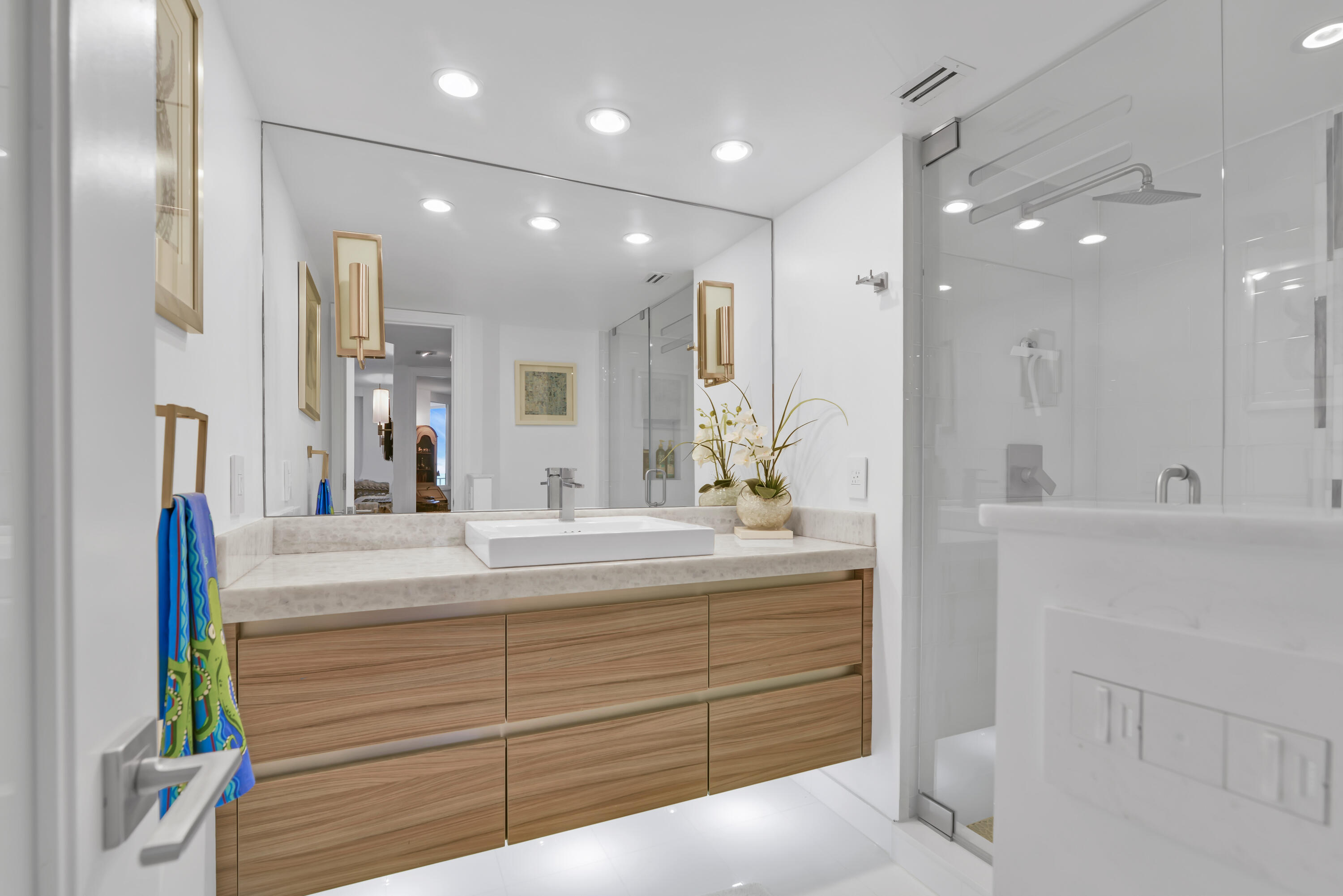 550 South Ocean Boulevard, Unit 704 Boca Raton, FL 33432 - Photo 27 of 66 Guest closet