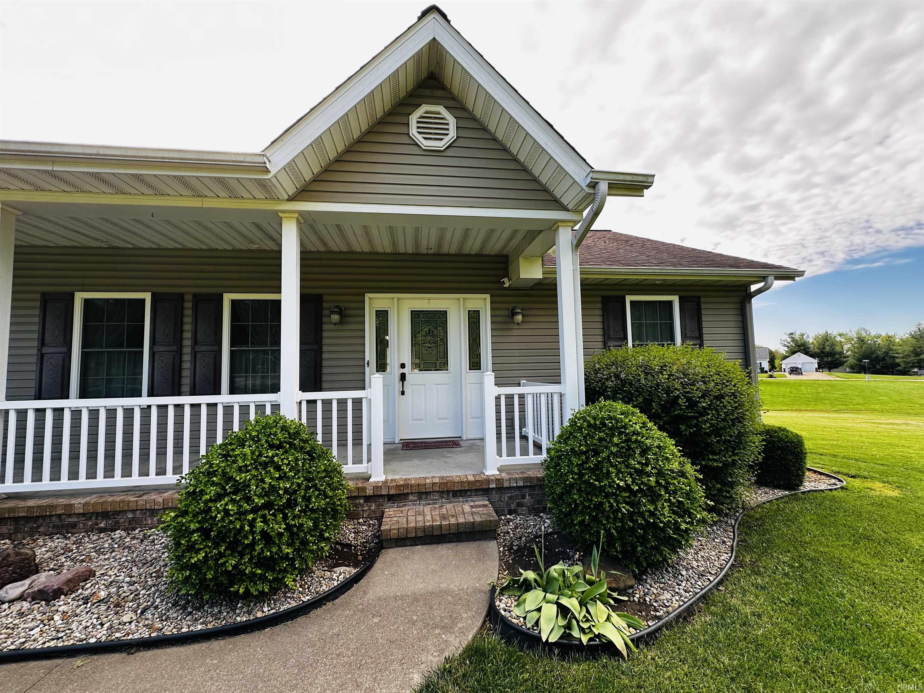 2413 White Ridge Lane Washington, IN 47501 - Photo 4 of 36 Gallery Image 4