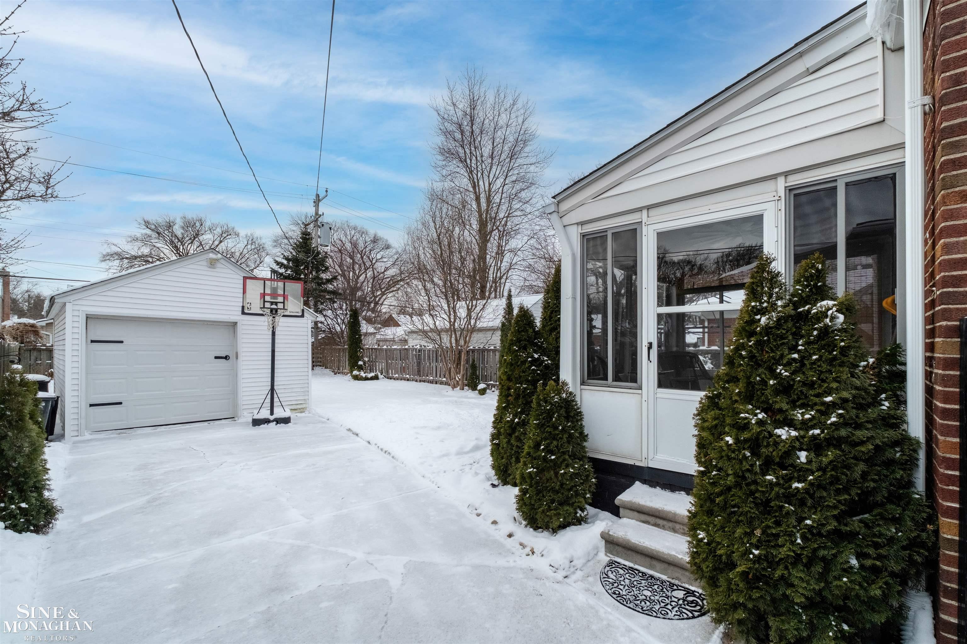 407 Kerby Road Grosse Pointe Farms, MI 48236 - Photo 33 of 44