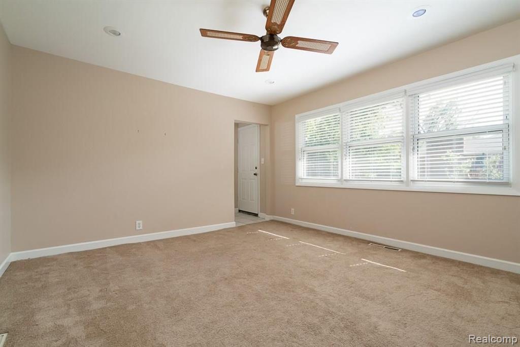240 Kalhaven Road Rochester Hills, MI 48307 - Photo 18 of 26