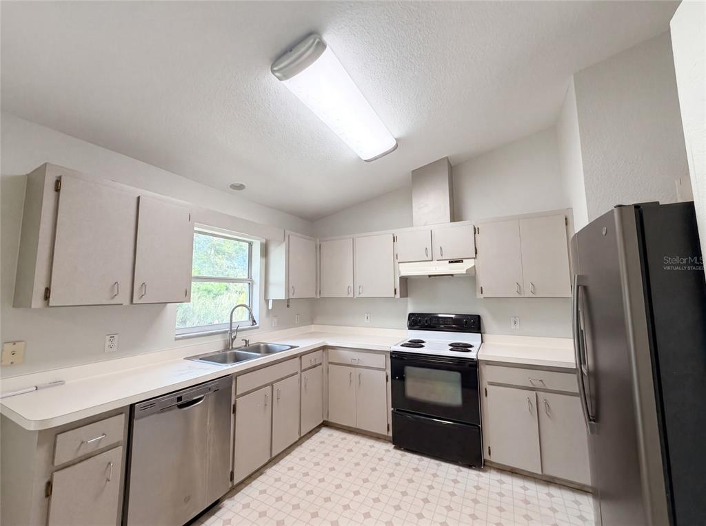 17956 Southwest 25th Avenue Road Ocala, FL 34473 - Photo 2 of 24